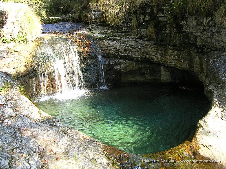 11_Mi rinfresco alle pozze del torrente Ogna.JPG